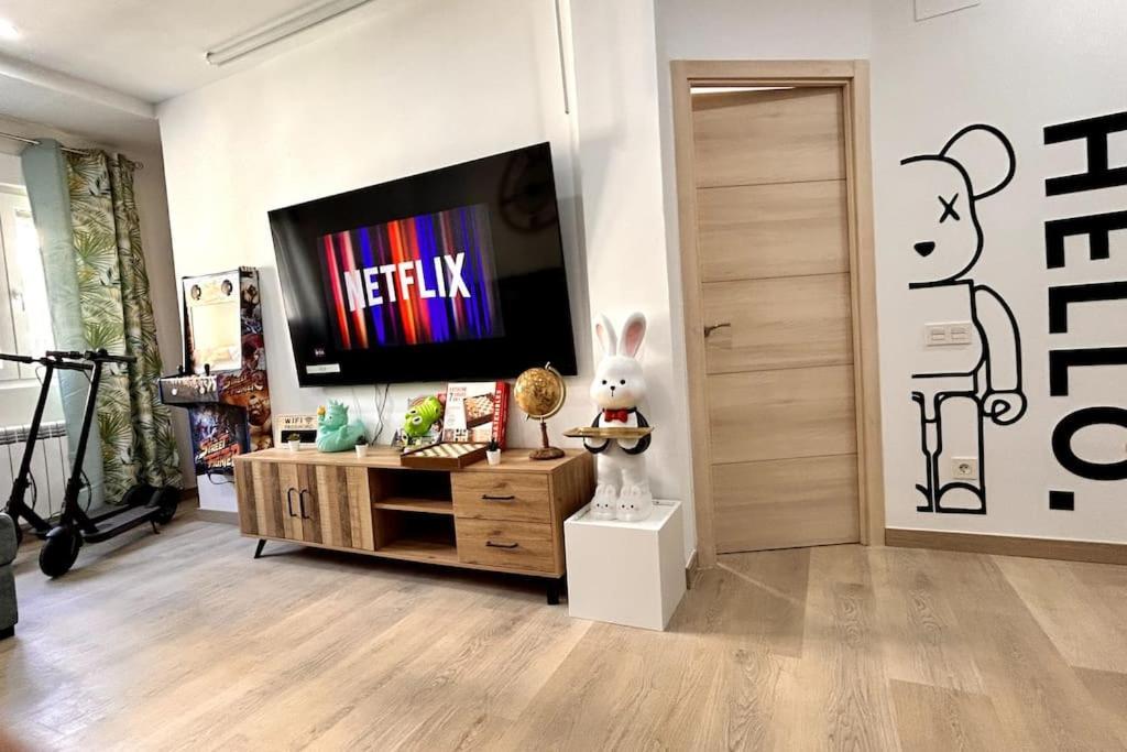 Lujo Proyector, Maquina Arcade, Wifi Y Patinetes Apartamento